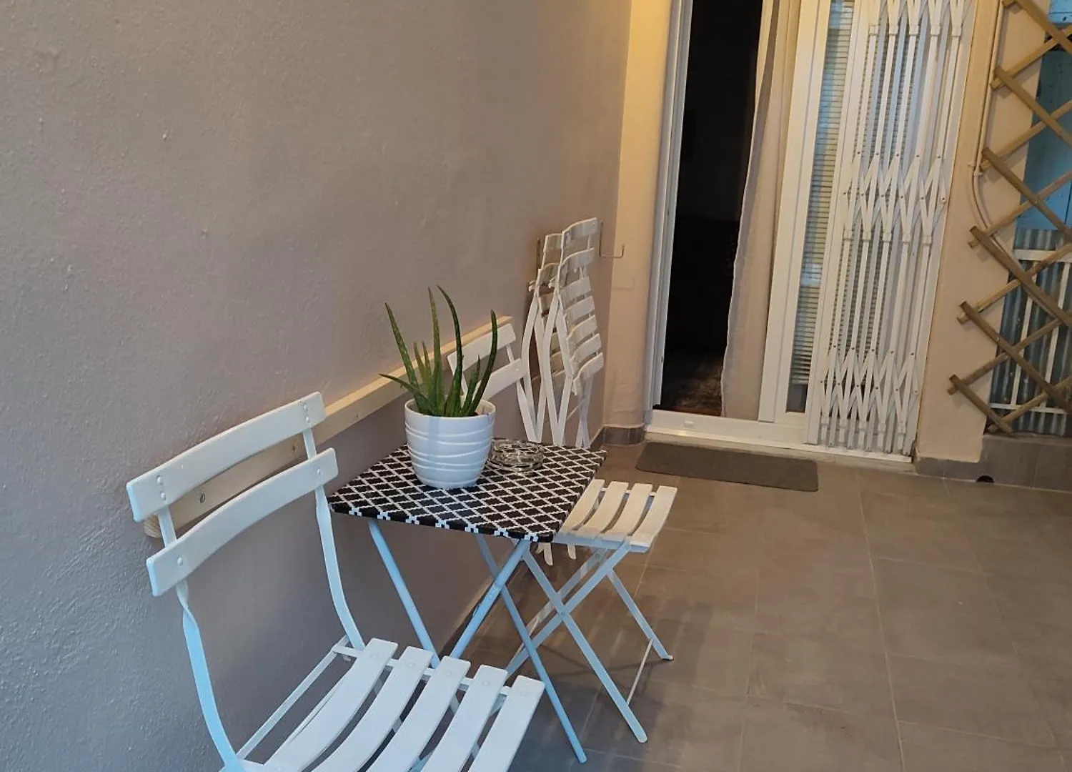 The Muse, Colorful Cozy Flat On Mitropoleos Downtown Apartment Thessaloniki Greece